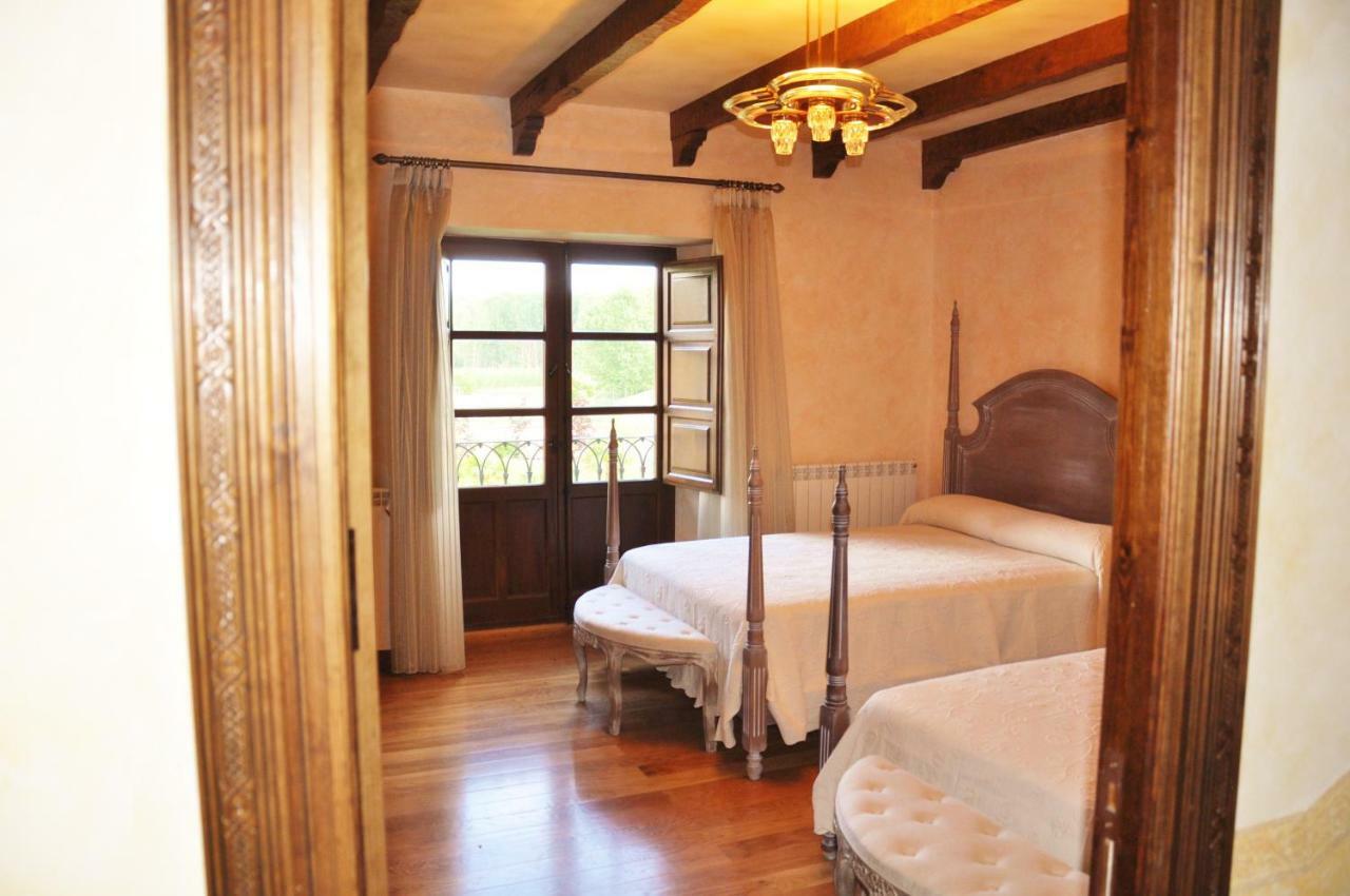 Palacio Del Conde De Rebolledo Villaviciosa de la Ribera Esterno foto